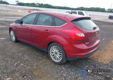 2013 Ford Focus Titanium z USA, uszkodzony, nr VIN 1FADP3N29DL121127